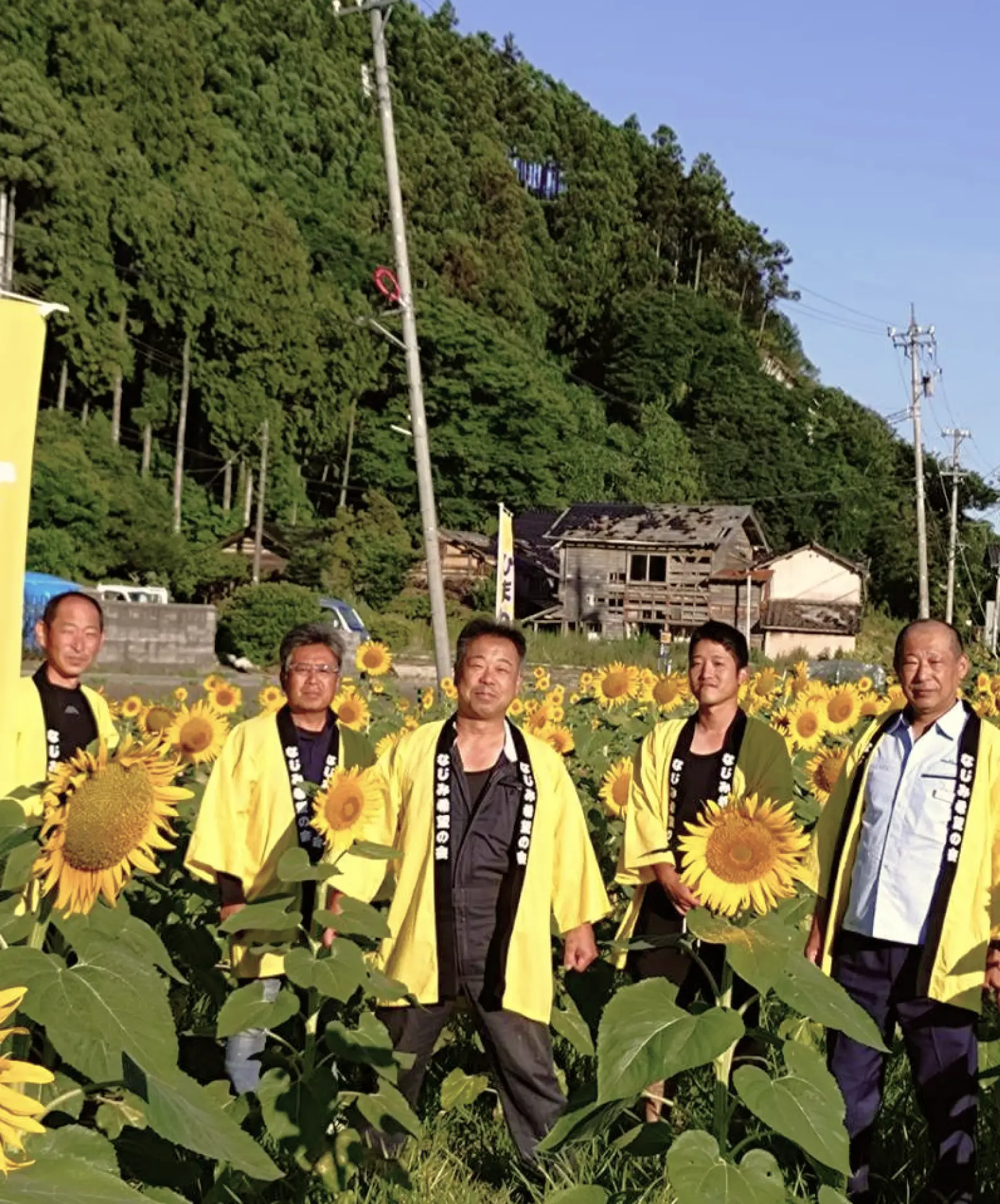 なじみ希望の会メインビジュアル-なじみ希望畑で集合写真