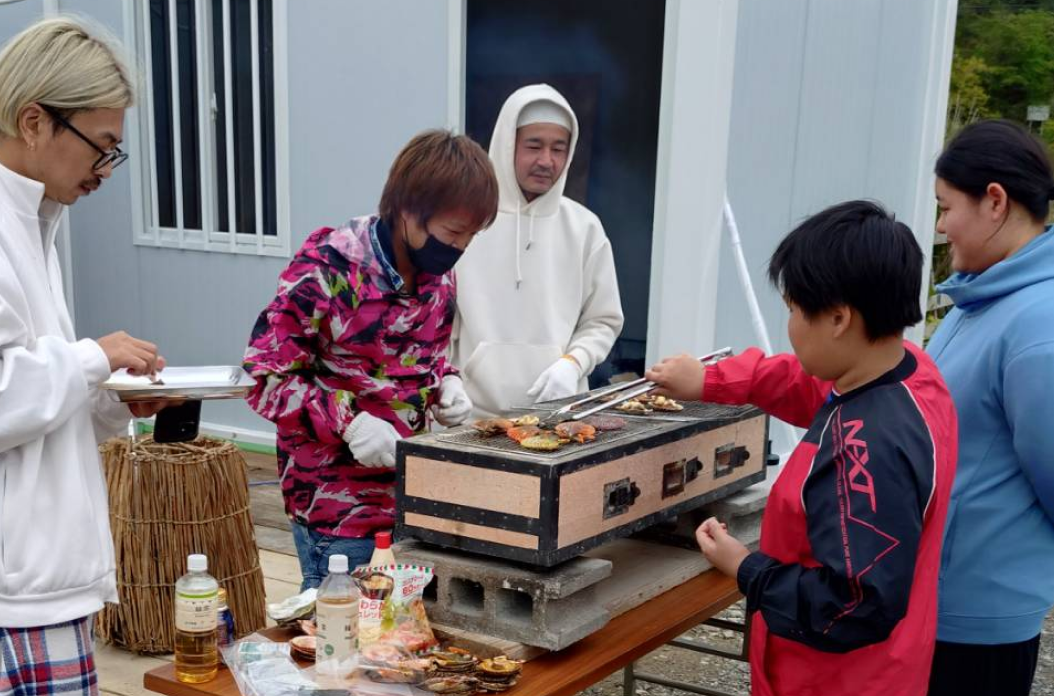 南志見カキ小屋
